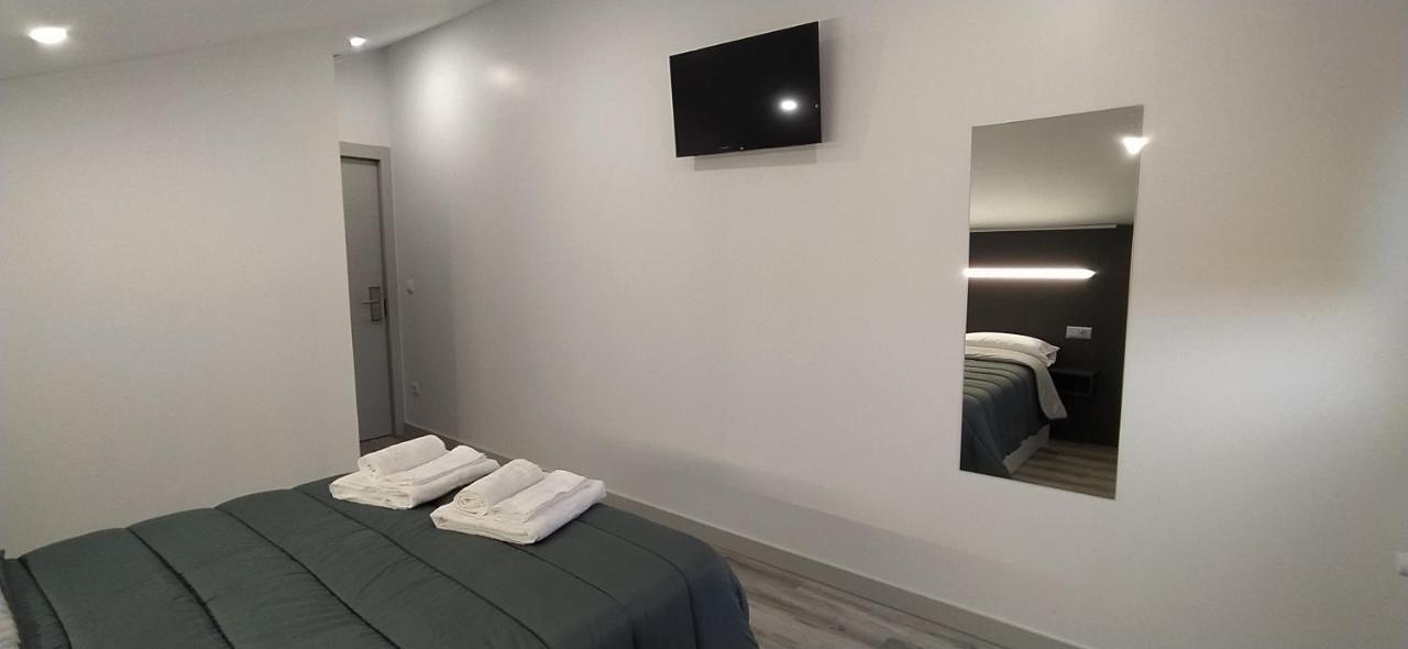 Hotel Alojamientos Aviche 6 Santander Bagian luar foto