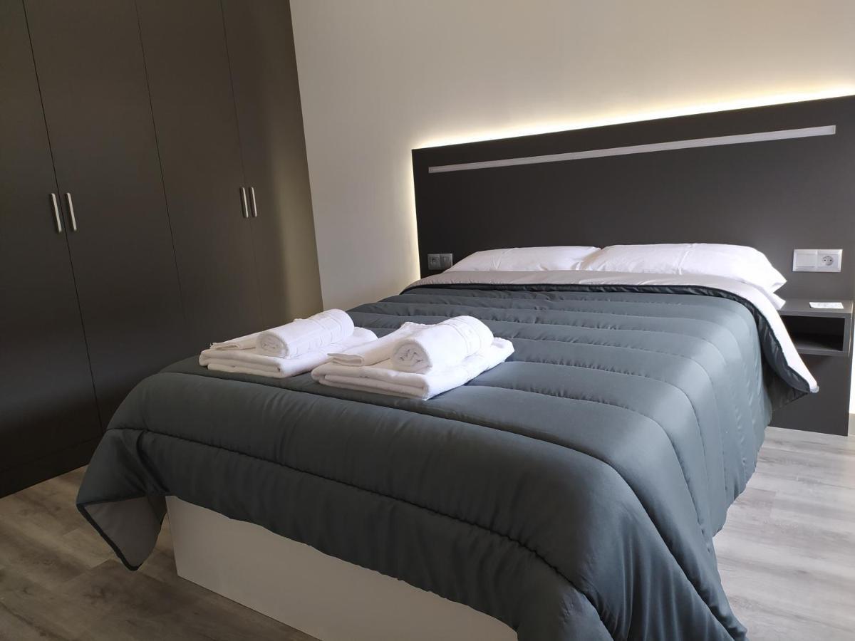 Hotel Alojamientos Aviche 6 Santander Bagian luar foto