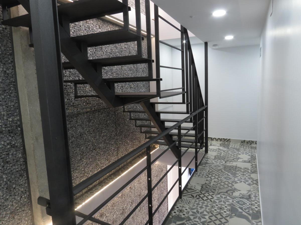 Hotel Alojamientos Aviche 6 Santander Bagian luar foto