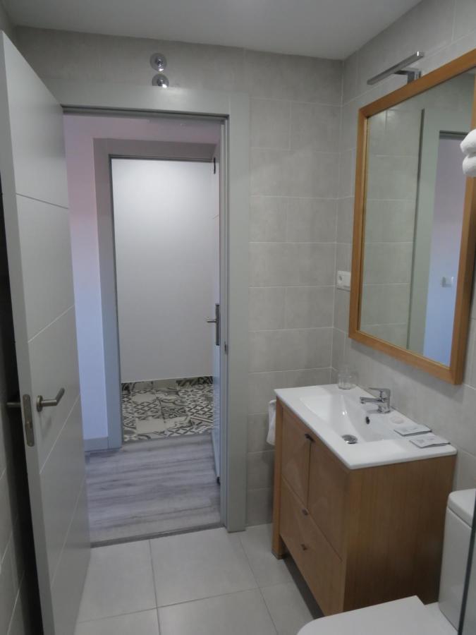 Hotel Alojamientos Aviche 6 Santander Bagian luar foto